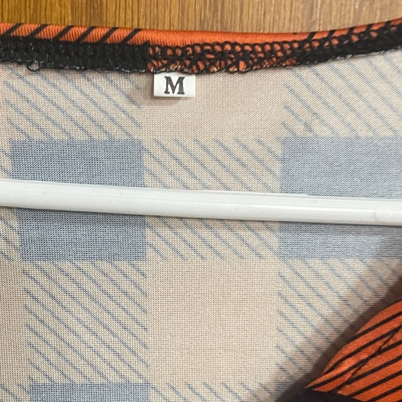 Long Sleeve Color Block Plaid Pattern Top - Size M Orange and Black - Picture 2 of 4